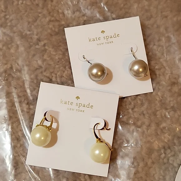 ***** SOLD OUT ****** Kate Spade Pearl Stud Earrings - Picture 4 of 5